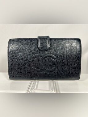 1036: Chanel Vintage CC Caviar Wallet Black Snap Tab France
